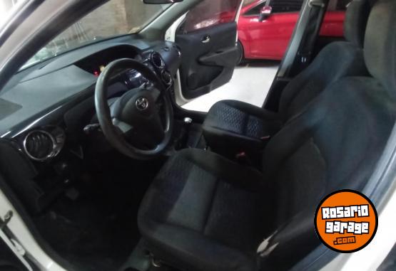 Autos - Toyota Toyota Etios xs 2014 GNC 111111Km - En Venta