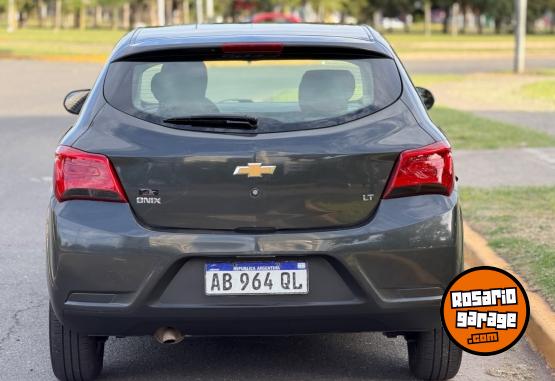 Autos - Chevrolet Onix 2017 Nafta 102000Km - En Venta