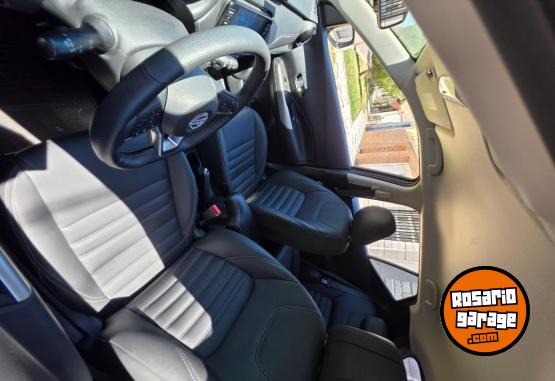 Autos - Nissan Kicks play 2025 Nafta 8800Km - En Venta