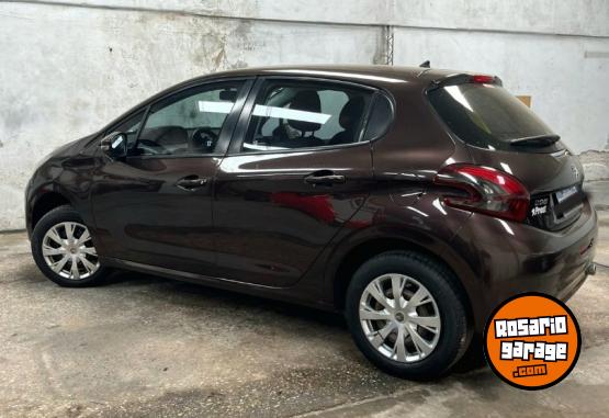 Autos - Peugeot 208 2017 Nafta 100000Km - En Venta
