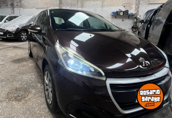 Autos - Peugeot 208 2017 Nafta 100000Km - En Venta