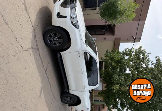 Camionetas - Toyota Hilux 2024 Diesel 46000Km - En Venta