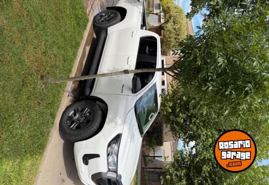 Camionetas - Toyota Hilux 2024 Diesel 46000Km - En Venta