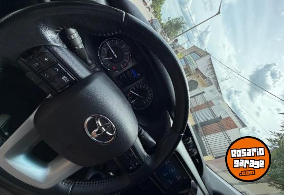 Camionetas - Toyota Hilux 2024 Diesel 46000Km - En Venta