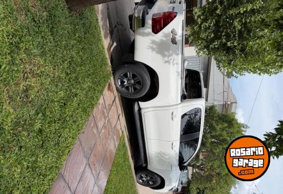 Camionetas - Toyota Hilux 2024 Diesel 55000Km - En Venta