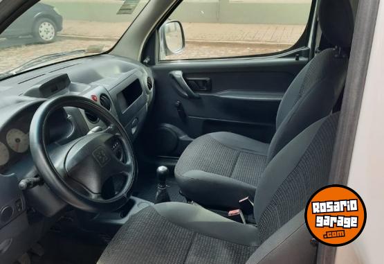 Utilitarios - Peugeot partner 1.6 HDI 2012 Diesel 195000Km - En Venta