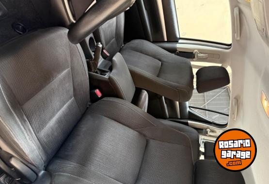 Camionetas - Toyota HILUX SR 4x4 2022 Diesel 136000Km - En Venta