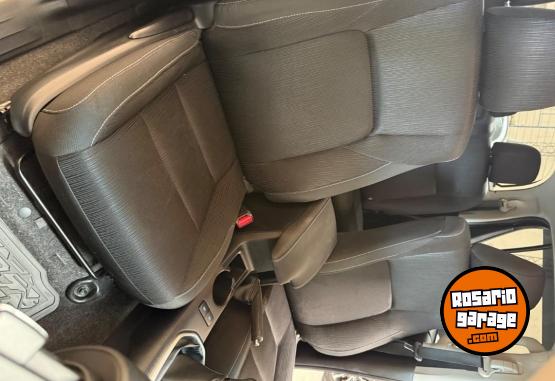 Camionetas - Toyota HILUX SR 4x4 2022 Diesel 136000Km - En Venta