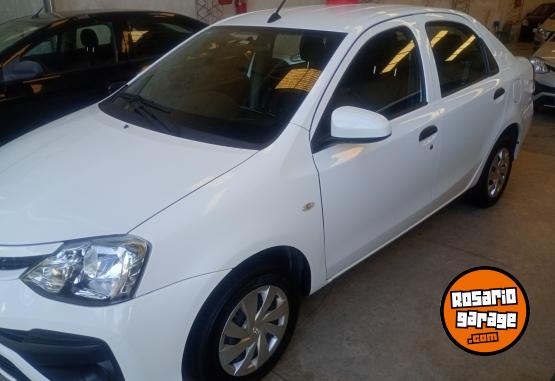 Autos - Toyota Etios 2023 Nafta 88000Km - En Venta