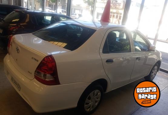 Autos - Toyota Etios 2023 Nafta 88000Km - En Venta