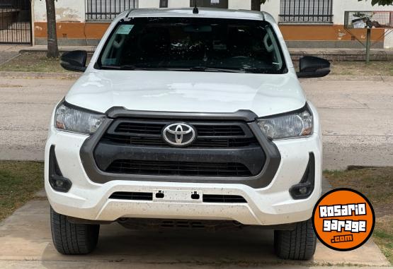 Camionetas - Toyota Hilux SR 4*4 2022 Diesel 150000Km - En Venta
