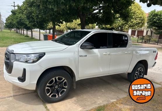 Camionetas - Toyota Hilux SR 4*4 2022 Diesel 150000Km - En Venta