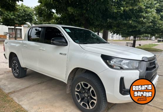 Camionetas - Toyota Hilux SR 4*4 2022 Diesel 150000Km - En Venta