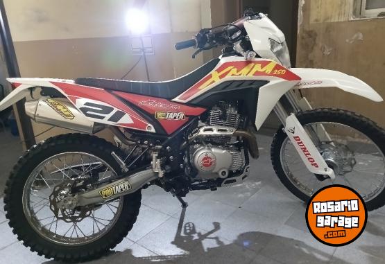 Motos - Motomel XMM250 2022 Nafta 1336Km - En Venta
