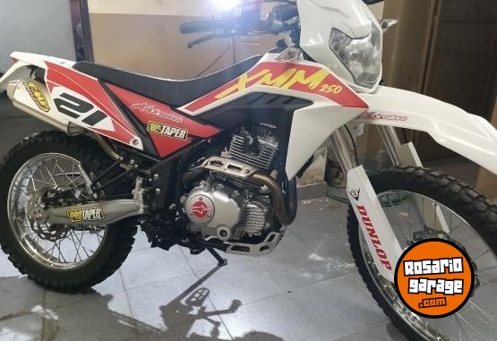 Motos - Motomel XMM250 2022 Nafta 1336Km - En Venta