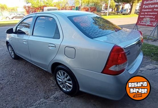 Autos - Toyota Etios 2013 Nafta 139000Km - En Venta