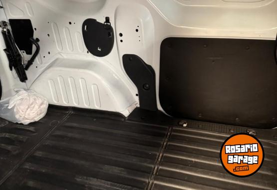 Utilitarios - Renault KANGOO FURGON 2025 Diesel 27000Km - En Venta