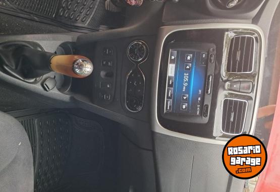 Autos - Renault Sandero 2015 GNC 140000Km - En Venta