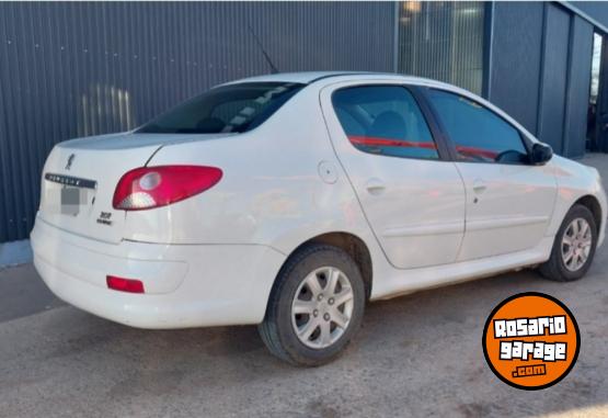 Autos - Peugeot 207 Compact Sed�n 2013 Nafta 200000Km - En Venta