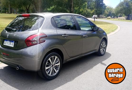 Autos - Peugeot 208 2017 Nafta 68000Km - En Venta
