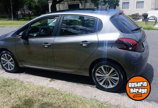 Autos - Peugeot 208 2017 Nafta 68000Km - En Venta