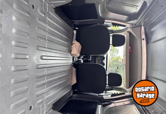 Utilitarios - Renault Kangoo 2025 Nafta 11500Km - En Venta