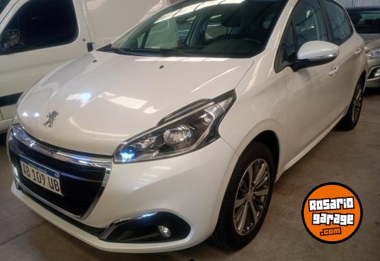 Autos - Peugeot 208 2017 Nafta 115000Km - En Venta