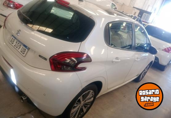 Autos - Peugeot 208 2017 Nafta 115000Km - En Venta