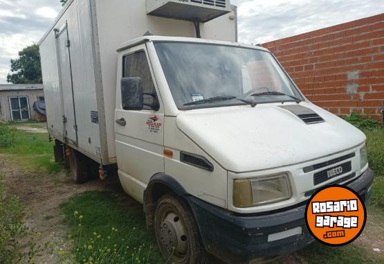 Camiones y Grúas - REMATO CAMION IVECO. CHASIS CON CABINA, CAJA TERMICA. - En Venta