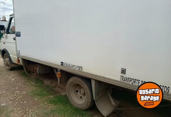 Camiones y Grúas - REMATO CAMION IVECO. CHASIS CON CABINA, CAJA TERMICA. - En Venta