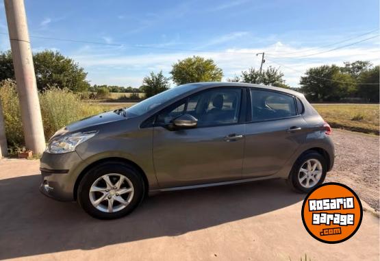 Autos - Peugeot 208 Allure Touchscreen 2014 Nafta 120000Km - En Venta