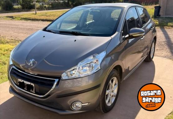 Autos - Peugeot 208 Allure Touchscreen 2014 Nafta 120000Km - En Venta