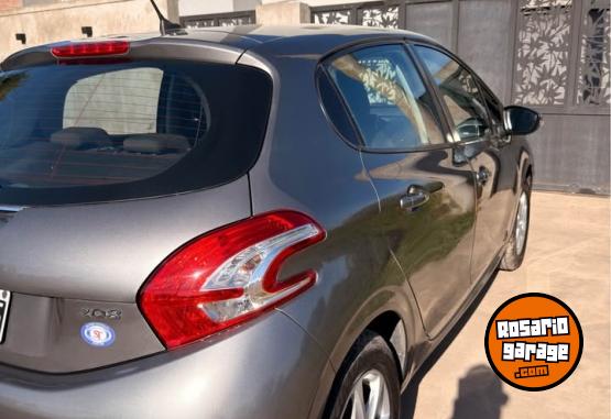 Autos - Peugeot 208 Allure Touchscreen 2014 Nafta 120000Km - En Venta