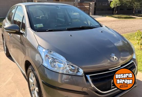 Autos - Peugeot 208 Allure Touchscreen 2014 Nafta 120000Km - En Venta