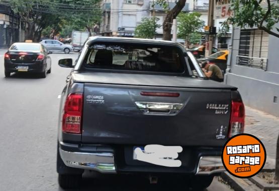 Camionetas - Toyota Hilux srv 2019 Diesel 82000Km - En Venta