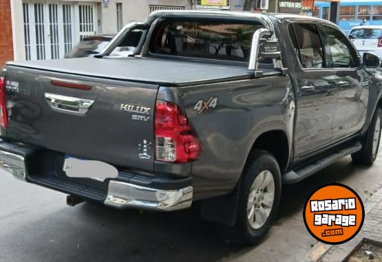Camionetas - Toyota Hilux srv 2019 Diesel 82000Km - En Venta