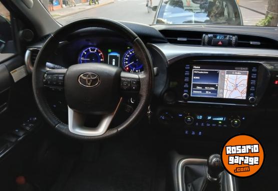 Camionetas - Toyota Hilux srv 2019 Diesel 82000Km - En Venta