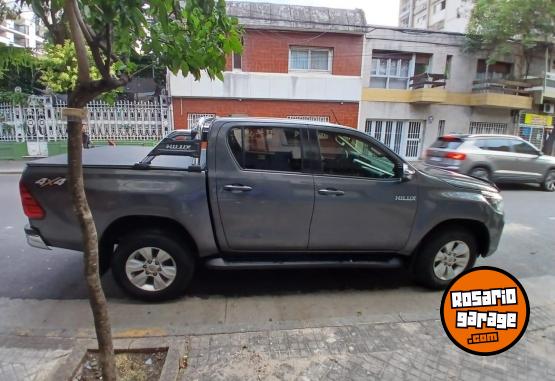Camionetas - Toyota Hilux srv 2019 Diesel 82000Km - En Venta