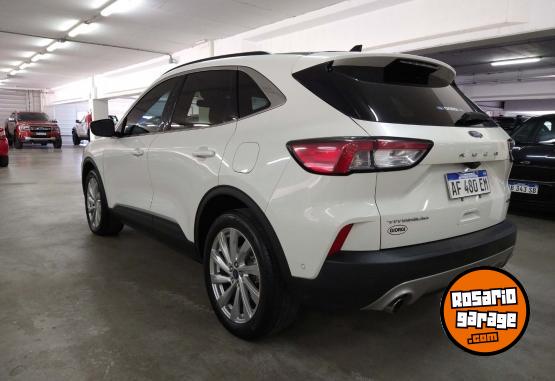 Camionetas - Ford Kuga Híbrida Titanium 2022 Nafta 61000Km - En Venta