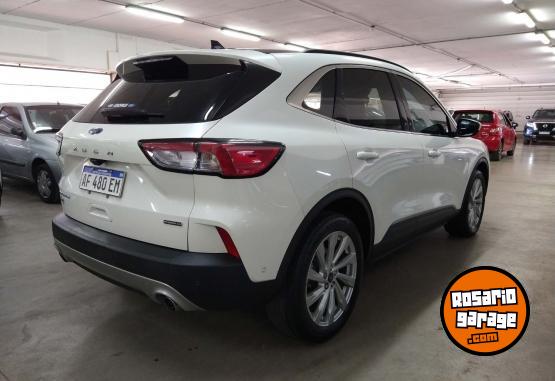 Camionetas - Ford Kuga Híbrida Titanium 2022 Nafta 61000Km - En Venta