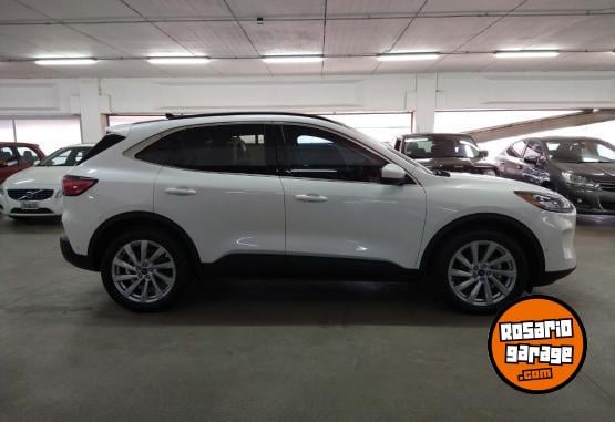 Camionetas - Ford Kuga Híbrida Titanium 2022 Nafta 61000Km - En Venta