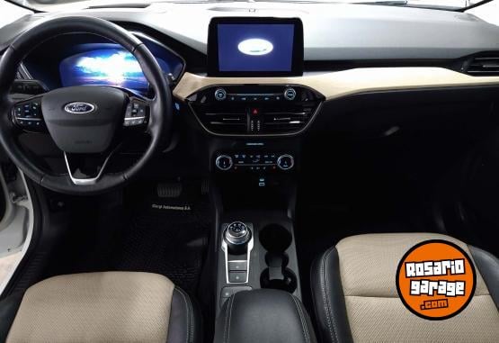 Camionetas - Ford Kuga Híbrida Titanium 2022 Nafta 61000Km - En Venta