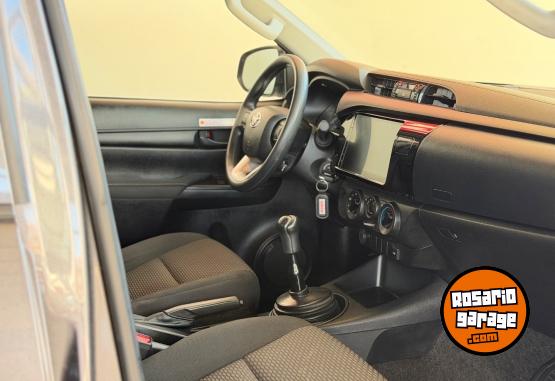 Camionetas - Toyota Hilux DX 4x2 2024 Diesel 32000Km - En Venta