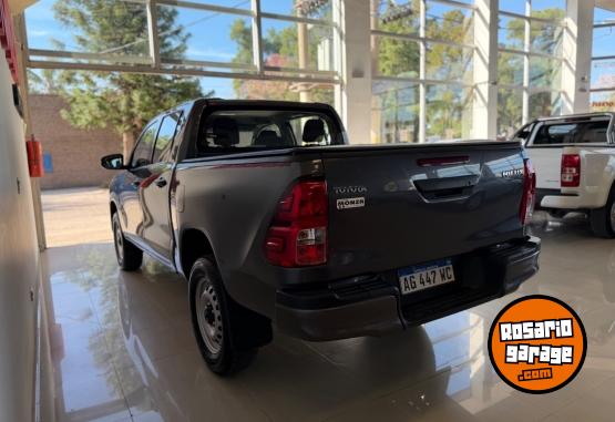 Camionetas - Toyota Hilux DX 4x2 2024 Diesel 32000Km - En Venta