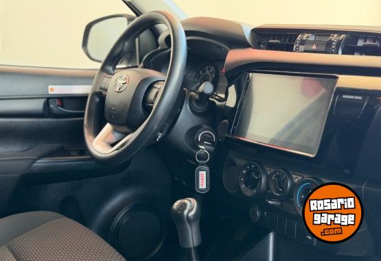 Camionetas - Toyota Hilux DX 4x2 2024 Diesel 32000Km - En Venta