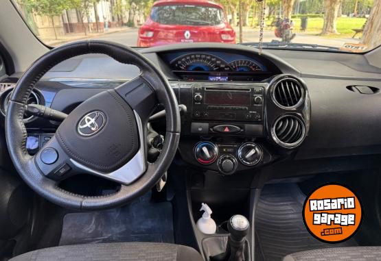 Autos - Toyota etios 2016 Nafta 146000Km - En Venta