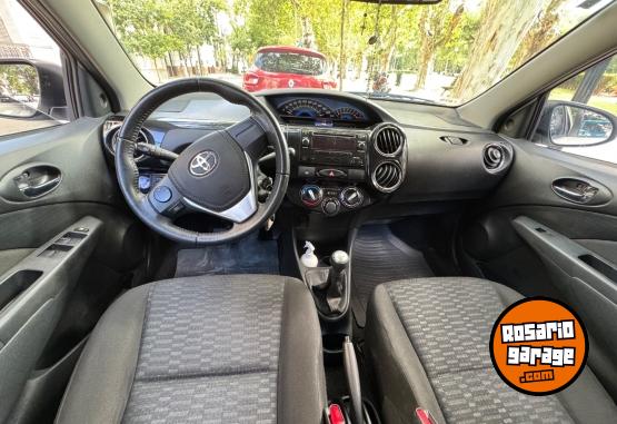 Autos - Toyota etios 2016 Nafta 146000Km - En Venta