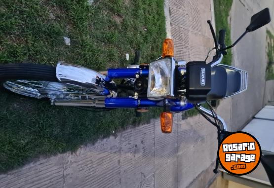 Motos - Suzuki AX100 2023 Nafta 6000Km - En Venta