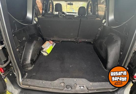 Utilitarios - Renault Kangoo Express 5 asientos 2021 Diesel 104000Km - En Venta