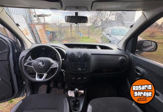 Utilitarios - Renault Kangoo Express 5 asientos 2021 Diesel 104000Km - En Venta